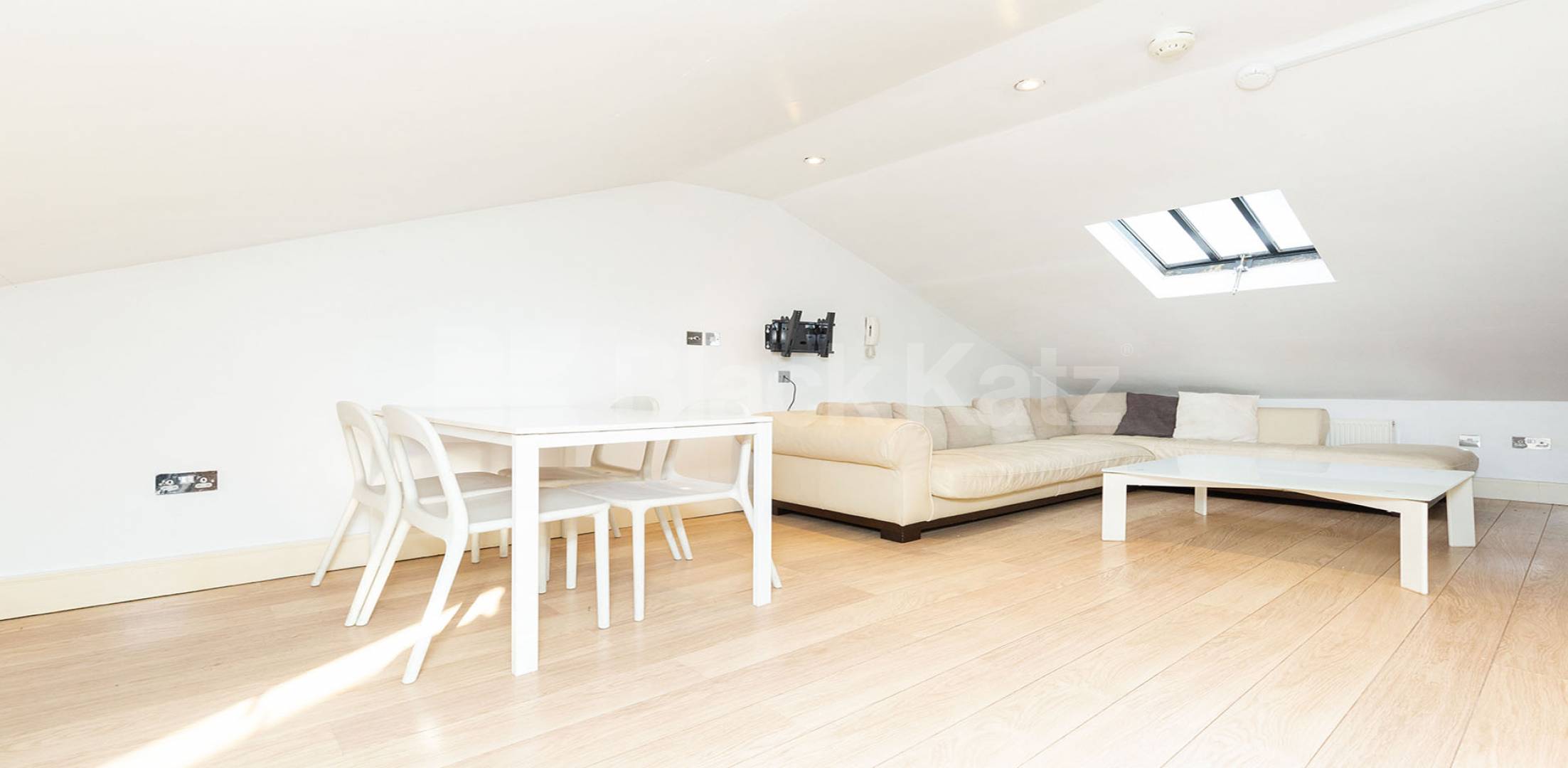 			NEW INSTRUCTION!, 3 Bedroom, 1 bath, 1 reception Flat			 Camden Road, Camden